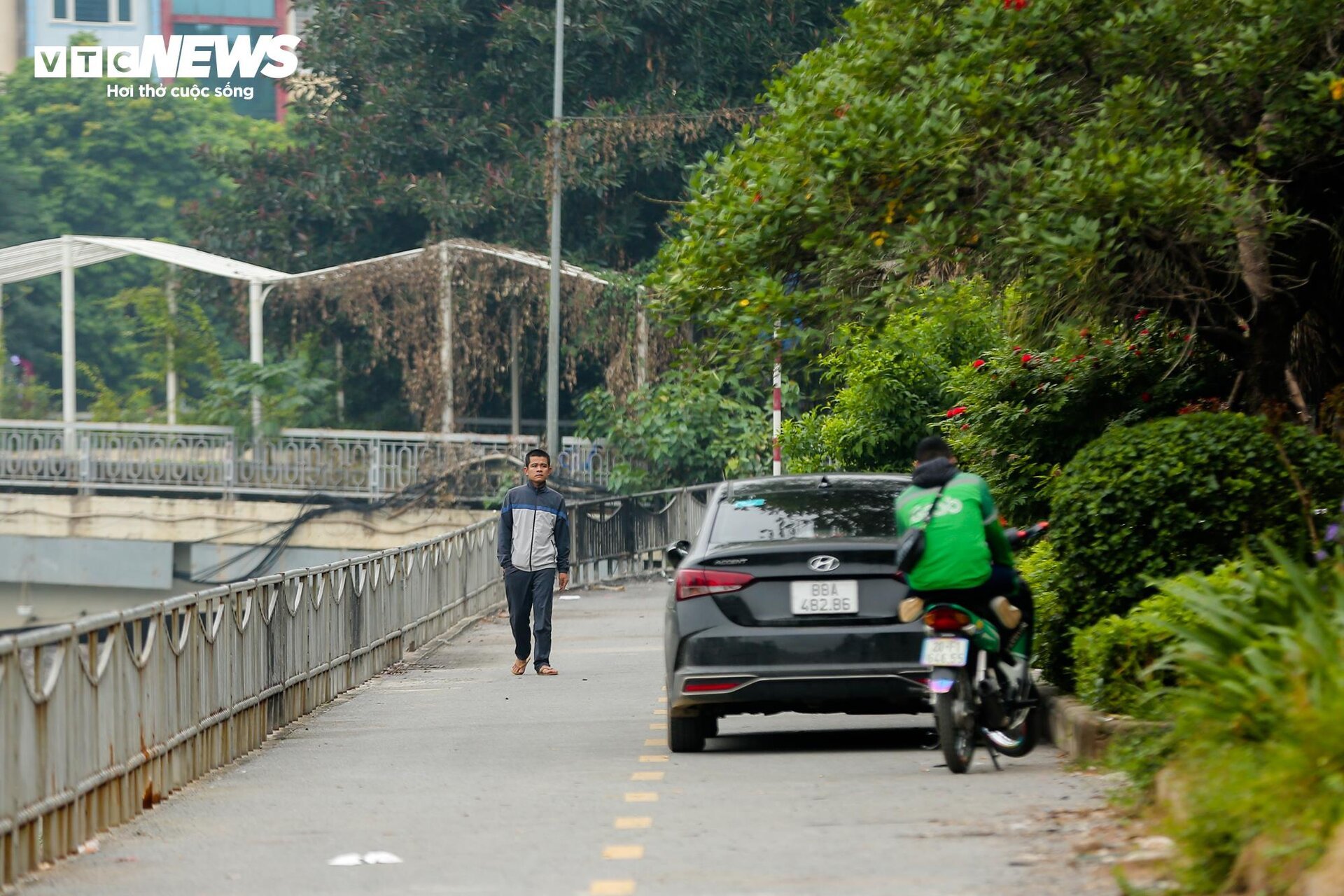 Cận cảnh 2 tuyến đường ở Hà Nội đề xuất thiết kế làn đường dành riêng cho xe đạp - Ảnh 14