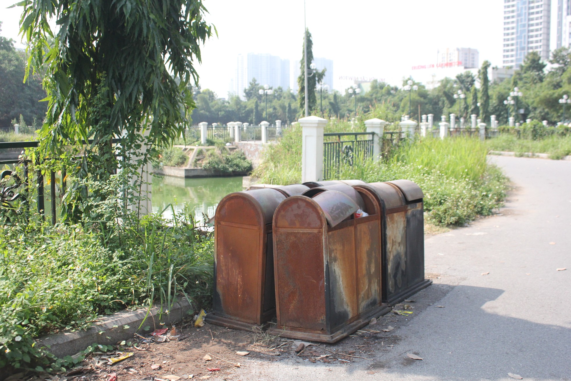 Công viên xấu trị giá hàng trăm tỷ nằm giữa hai quận ở Hà Nội - Ảnh 12
