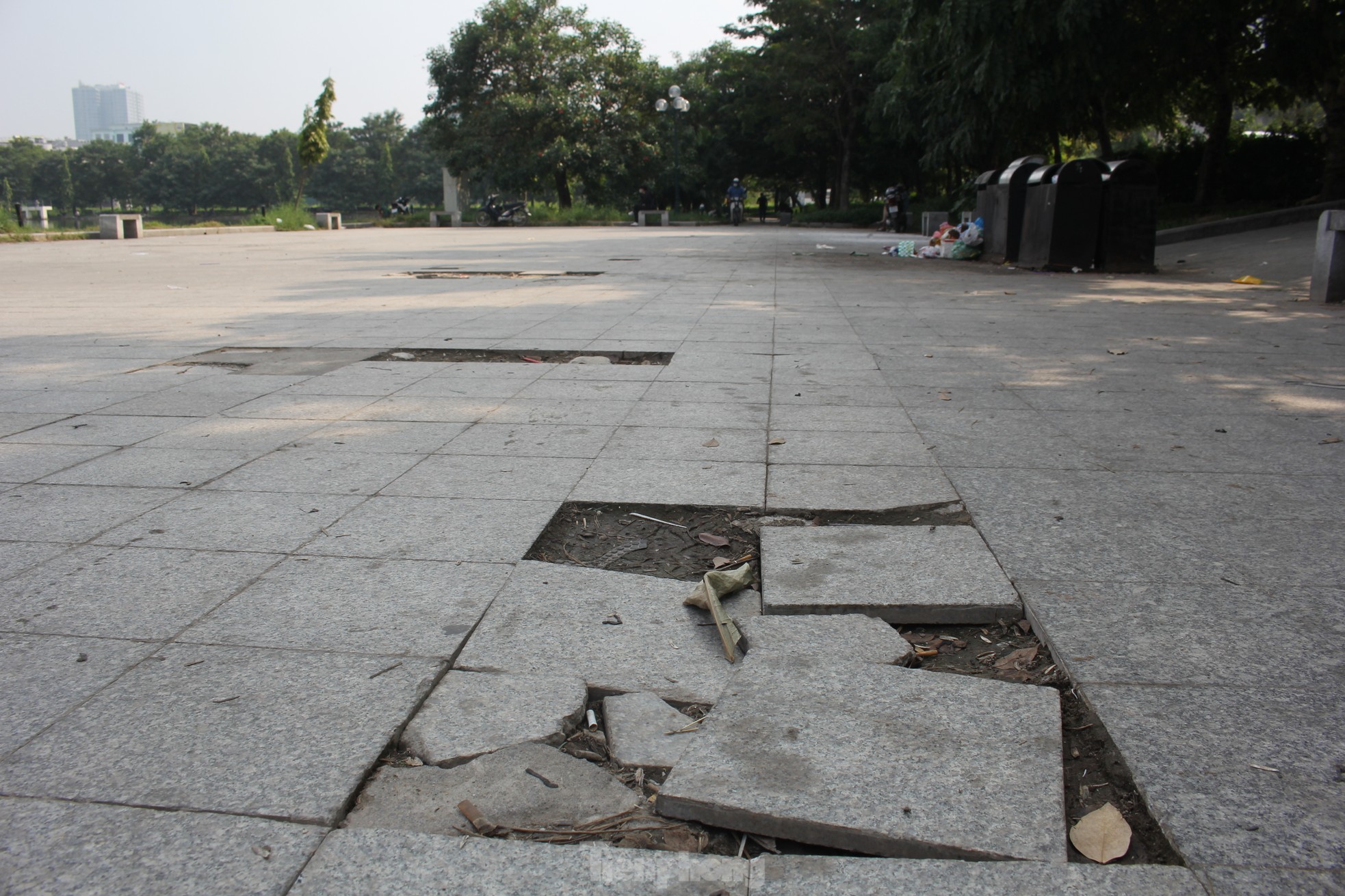 Công viên xấu trị giá hàng trăm tỷ nằm giữa hai quận ở Hà Nội - Ảnh 21