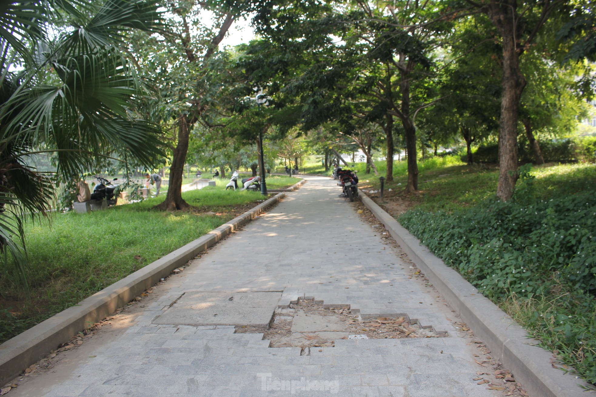 Công viên xấu trị giá hàng trăm tỷ nằm giữa hai quận ở Hà Nội - Ảnh 30
