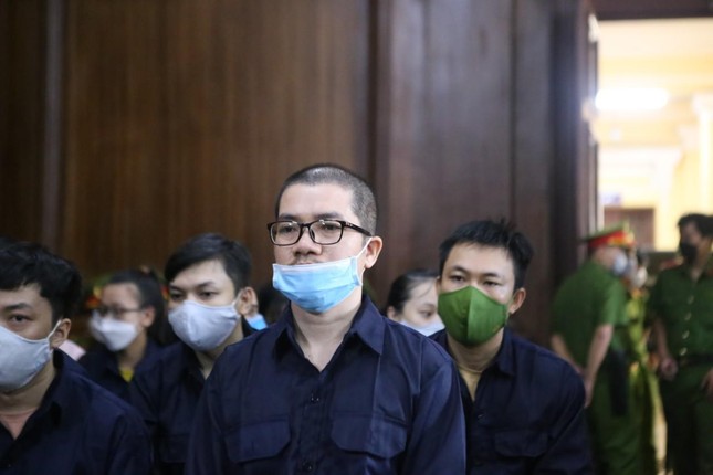 Cơ quan chức năng trả 82 tỷ đồng thu của vợ chồng 'siêu lừa đảo' Nguyễn Thái Luyện cho nạn nhân - Ảnh 2.