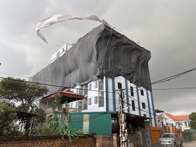 Cận cảnh phá dỡ chung cư mini 9 tầng xây trái phép ở Hà Nội - Ảnh 14.