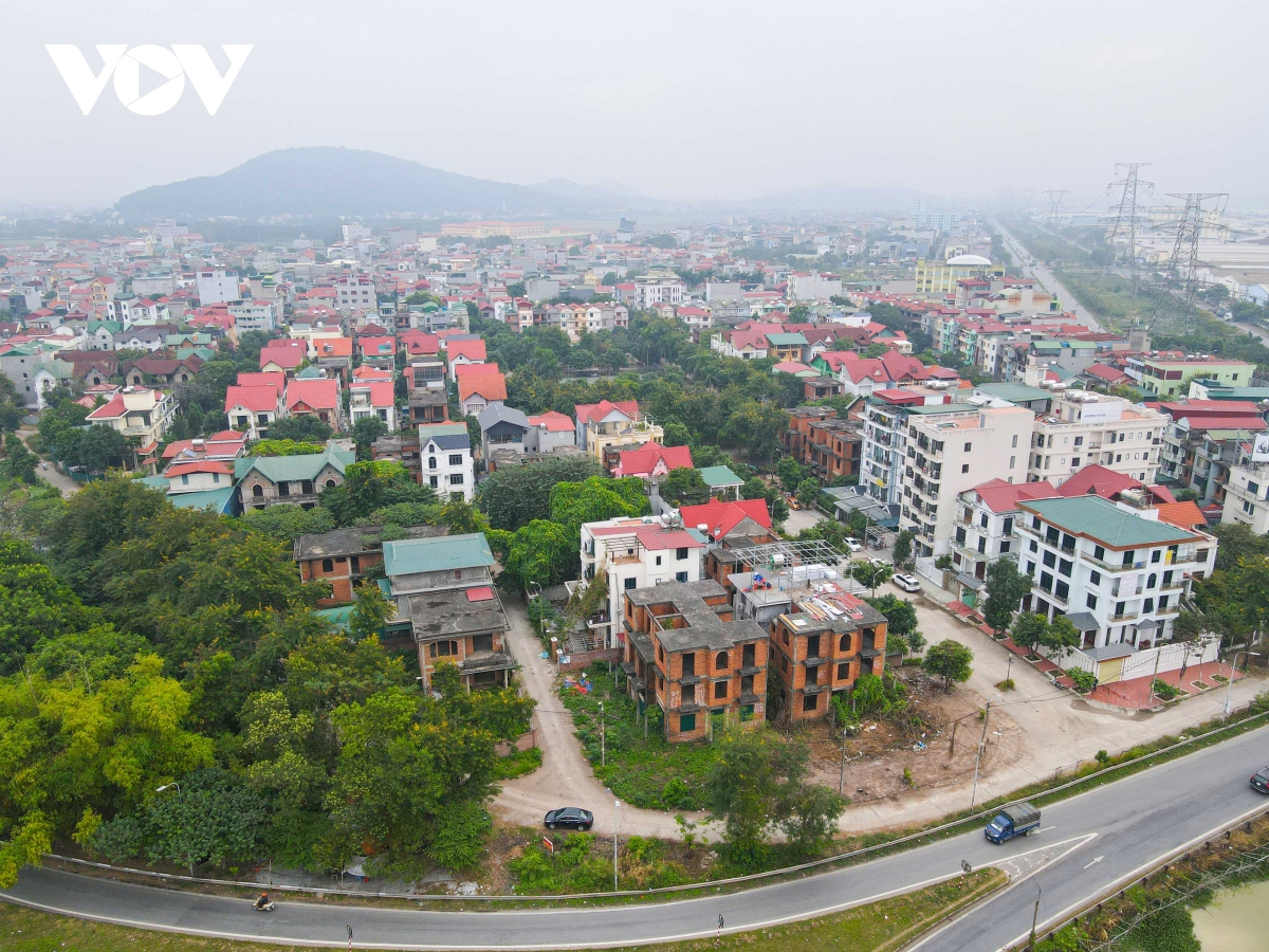 Hàng loạt biệt thự ở khu đô thị Hoàn Sơn, Bắc Ninh bị biến thành căn hộ mini cho thuê - Ảnh 1