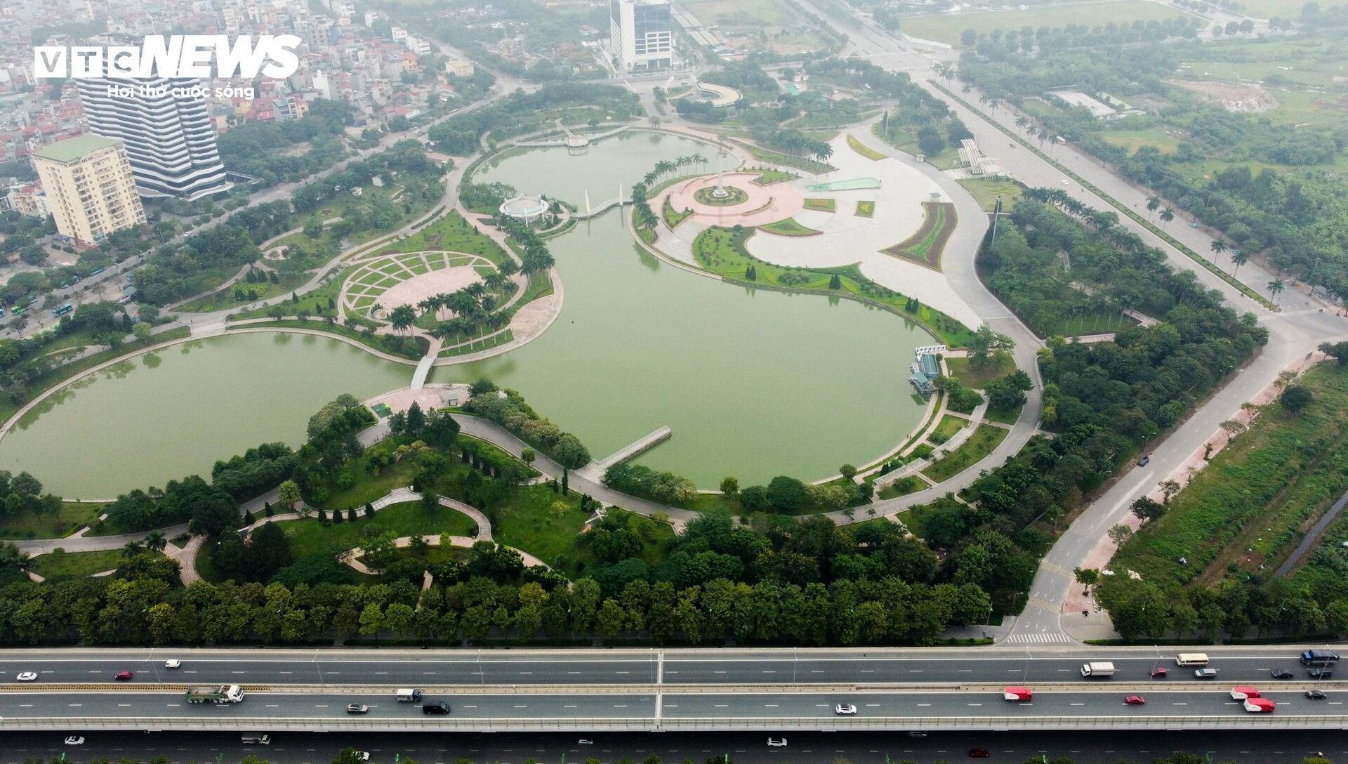 Cận cảnh 2 tuyến đường ở Hà Nội đề xuất thiết kế làn đường dành riêng cho xe đạp - Ảnh 1.