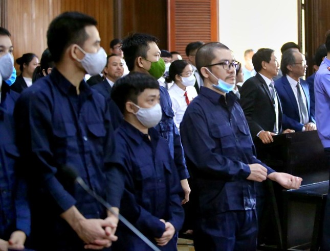 Cơ quan chức năng trả 82 tỷ đồng thu của vợ chồng 'siêu lừa đảo' Nguyễn Thái Luyện cho nạn nhân - Ảnh 1.