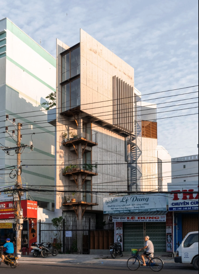 Khách sạn 'siêu mỏng' ở Nha Trang xuất hiện trên báo phương Tây - Ảnh 1