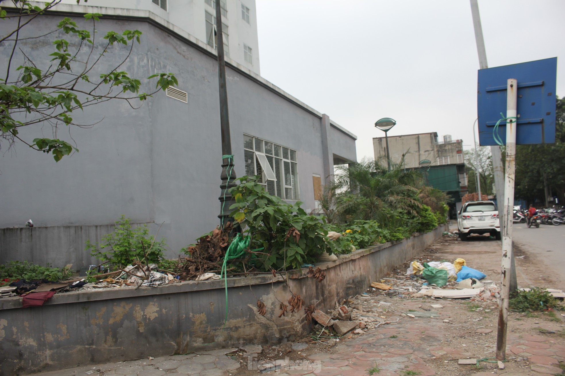 Khu tái định cư view hồ biến thành 'bãi rác' ở Hà Nội - Ảnh 14