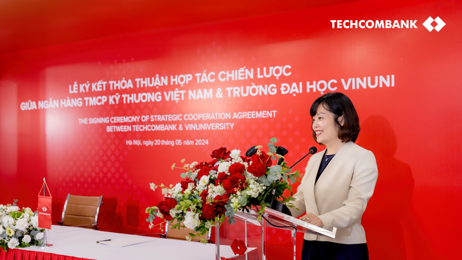 Bà Nguyễn Văn Linh, Phoó Giám đốc Khối Khách hàng bán lẻ Techcombank phát biểu tại buổi lễ  kết luận.