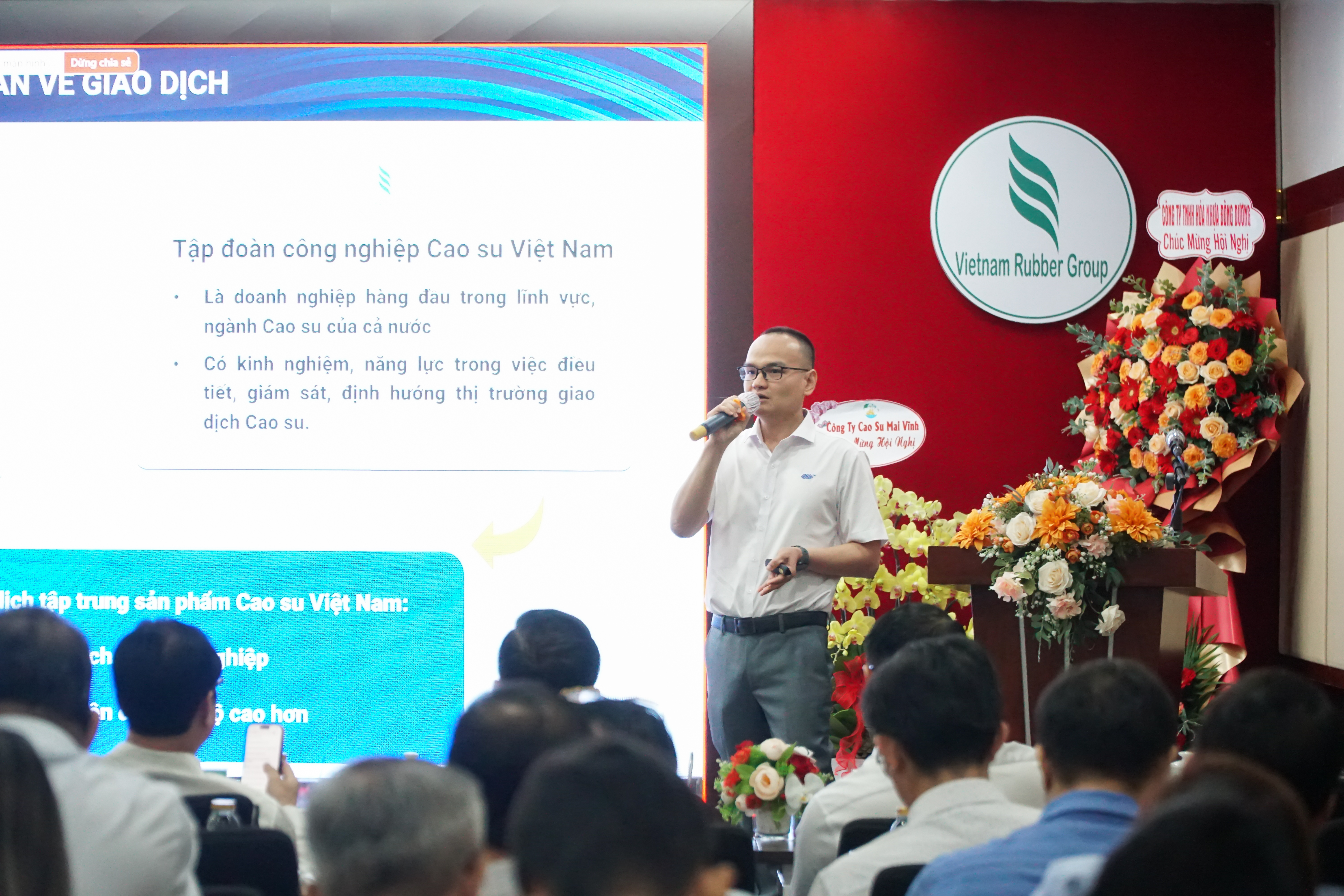 Ông Dương Đức Quang, Phó Tổng giám đốc MXV giới thiệu Sàn giao dịch cao su.