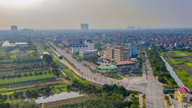Hà Nội tiếp tục rót gần 2.400 tỷ đồng vào tuyến đường 10 làn xe rộng rãi Tây Thăng Long nối liền Khu đô thị Ciputra - Đan Phượng, tạo nên trục bất động sản. 